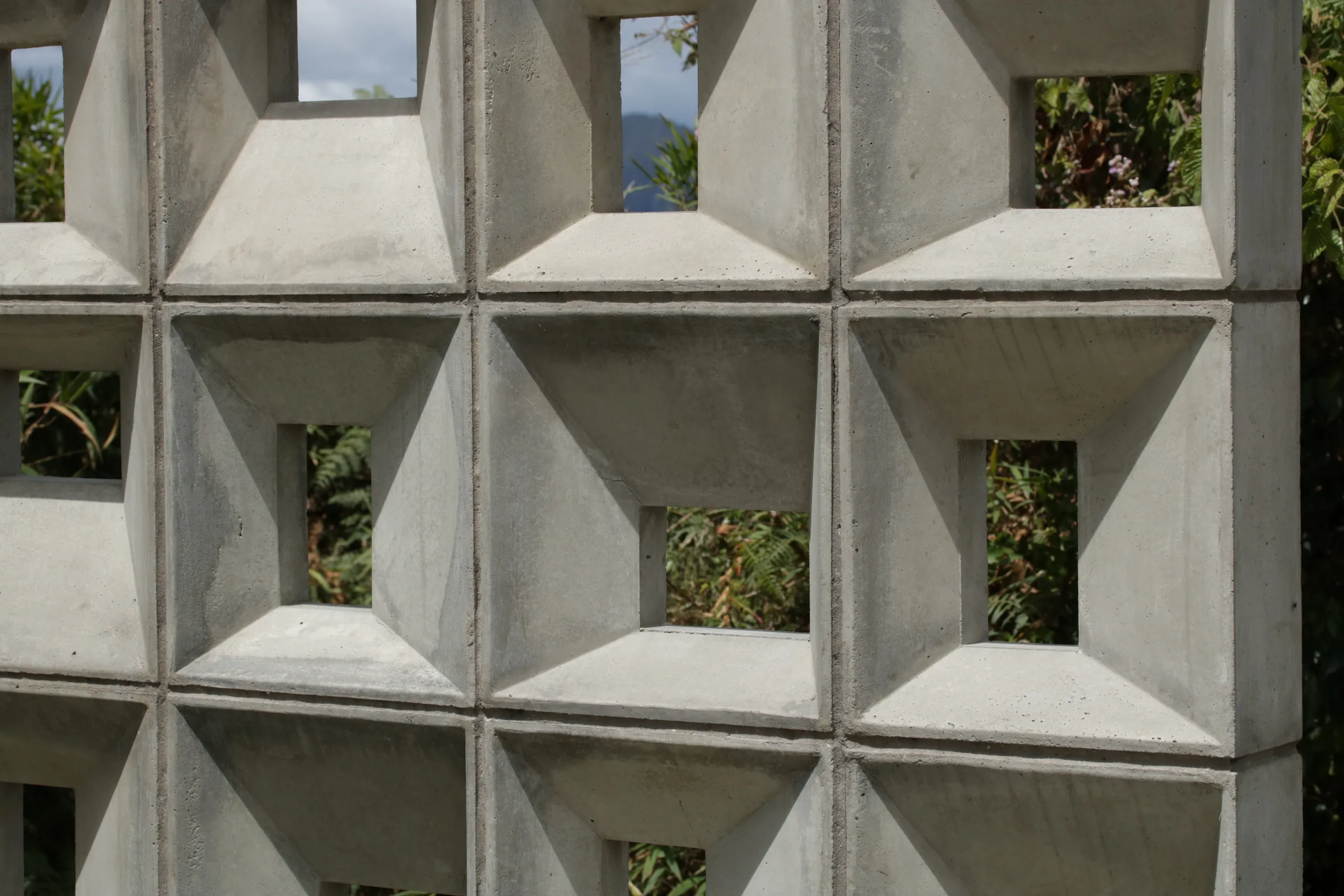 Celosía Keops en concreto — Silente Estudio