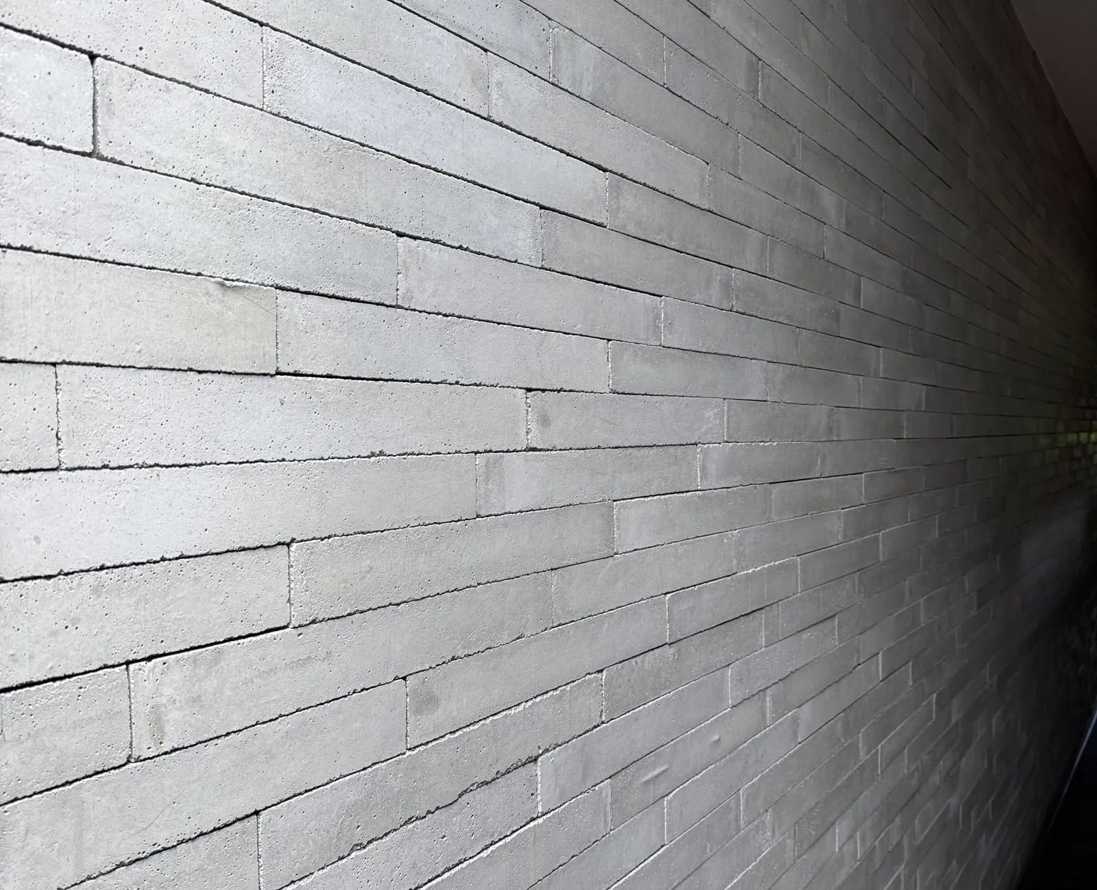 Fachaleta rectangular en concreto — Silente Estudio