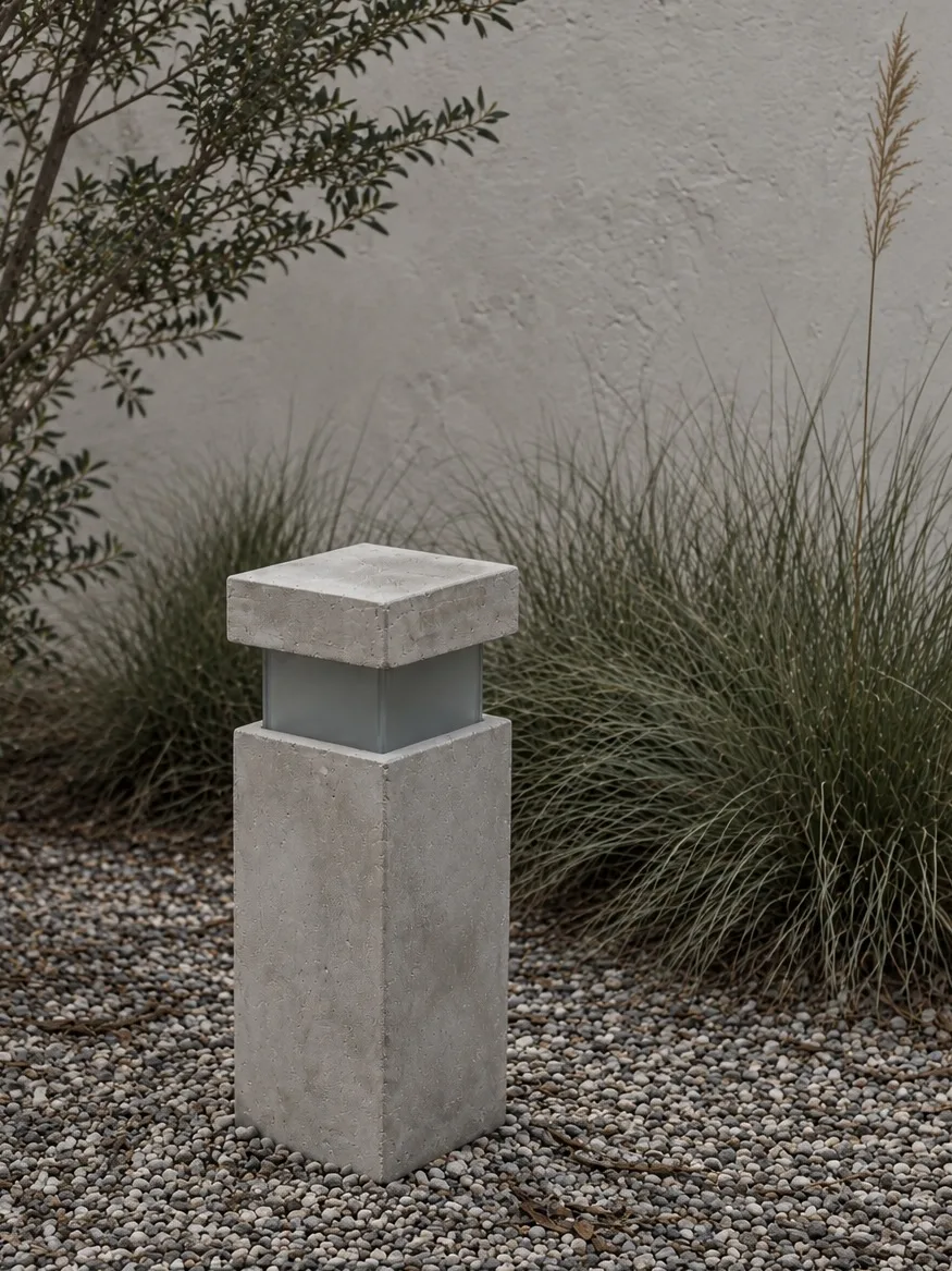 Farol Mondrian en concreto — Silente Estudio