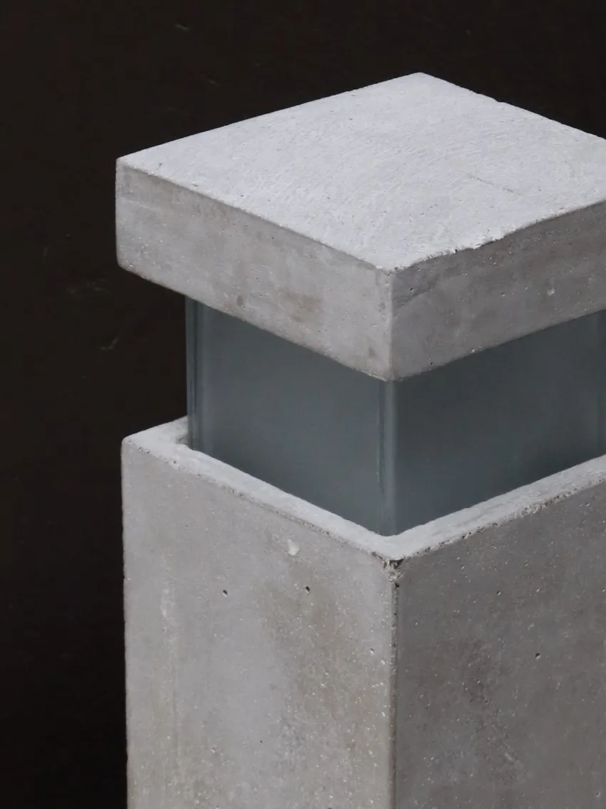 Farol Mondrian en concreto — Silente Estudio