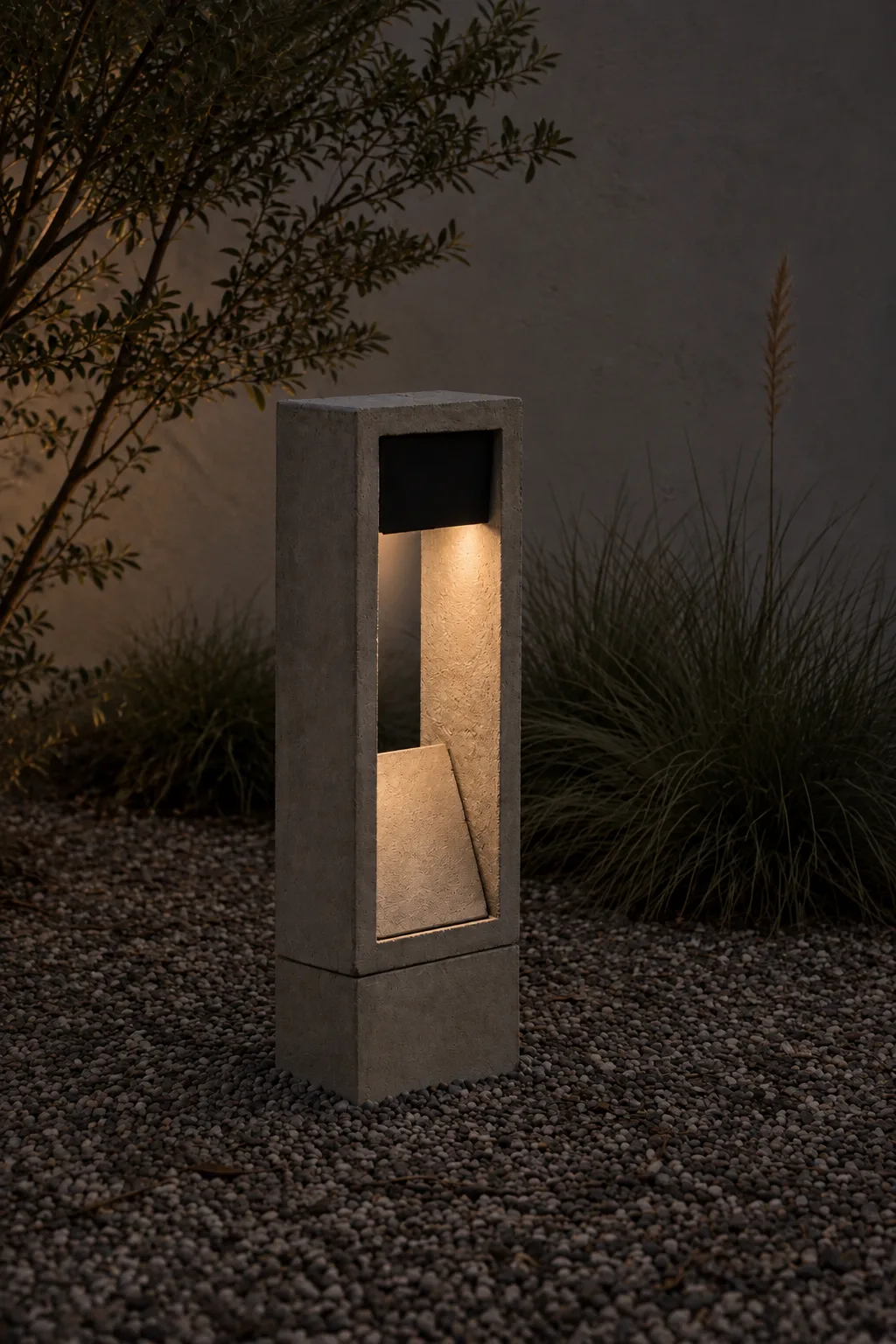 Farol Vértica en concreto — Silente Estudio